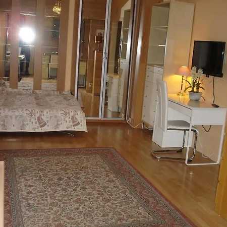 Profair In Center Apartment